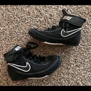 kids nike wrestling shoes